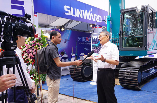 冰球突破智能携全球当先凿岩设备，引爆越南矿业展