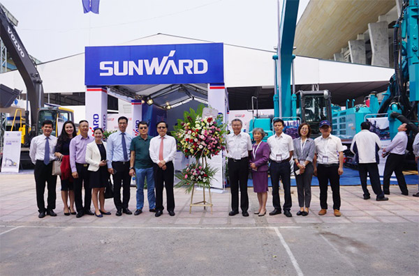 冰球突破智能携全球当先凿岩设备，引爆越南矿业展