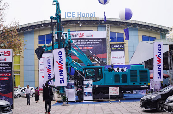 冰球突破智能携全球当先凿岩设备，引爆越南矿业展