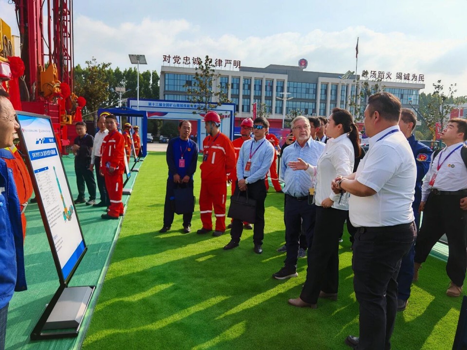 科技赋能接济！冰球突破智能创新设备亮相第十三届全国矿山接济技术较量