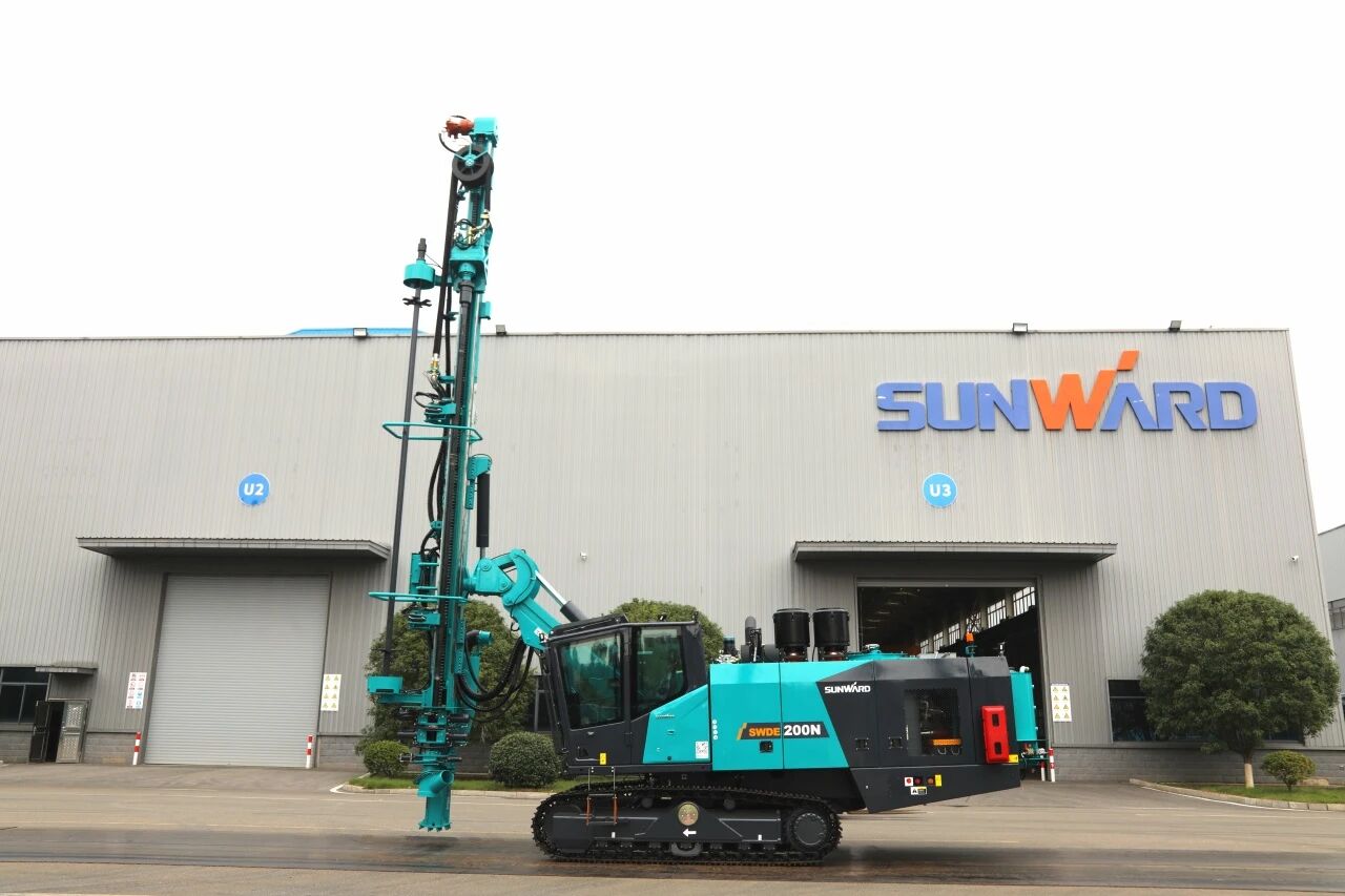 挑战高海拔高寒工况，冰球突破智能臂式潜孔钻机登陆南美市场